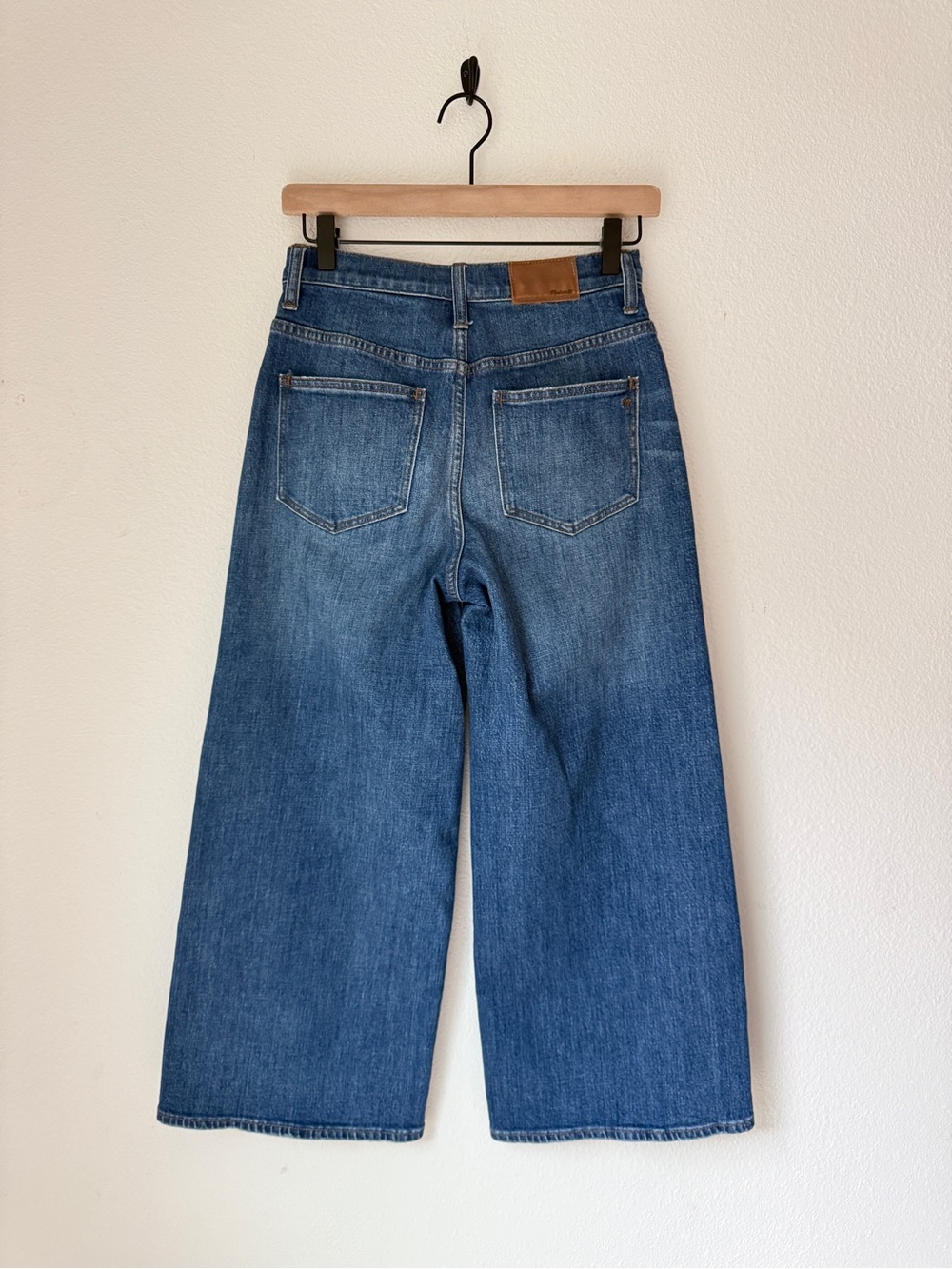 Madewell Wide Leg Crop Jeans in Bainbridge Wash - 26 - Like New - Picture 5 of 12